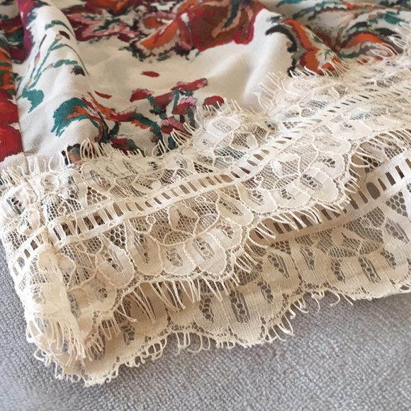 Willow & Clay Smock Off-The-Shoulder Floral Blouse - Picture 5 of 7